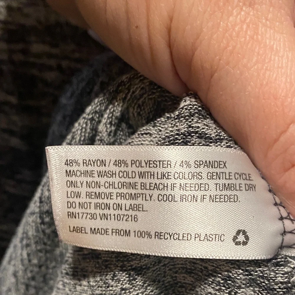 Ava Viv 2X Black Crisscross Neck Top Plus Size Tee - Picture 6 of 8